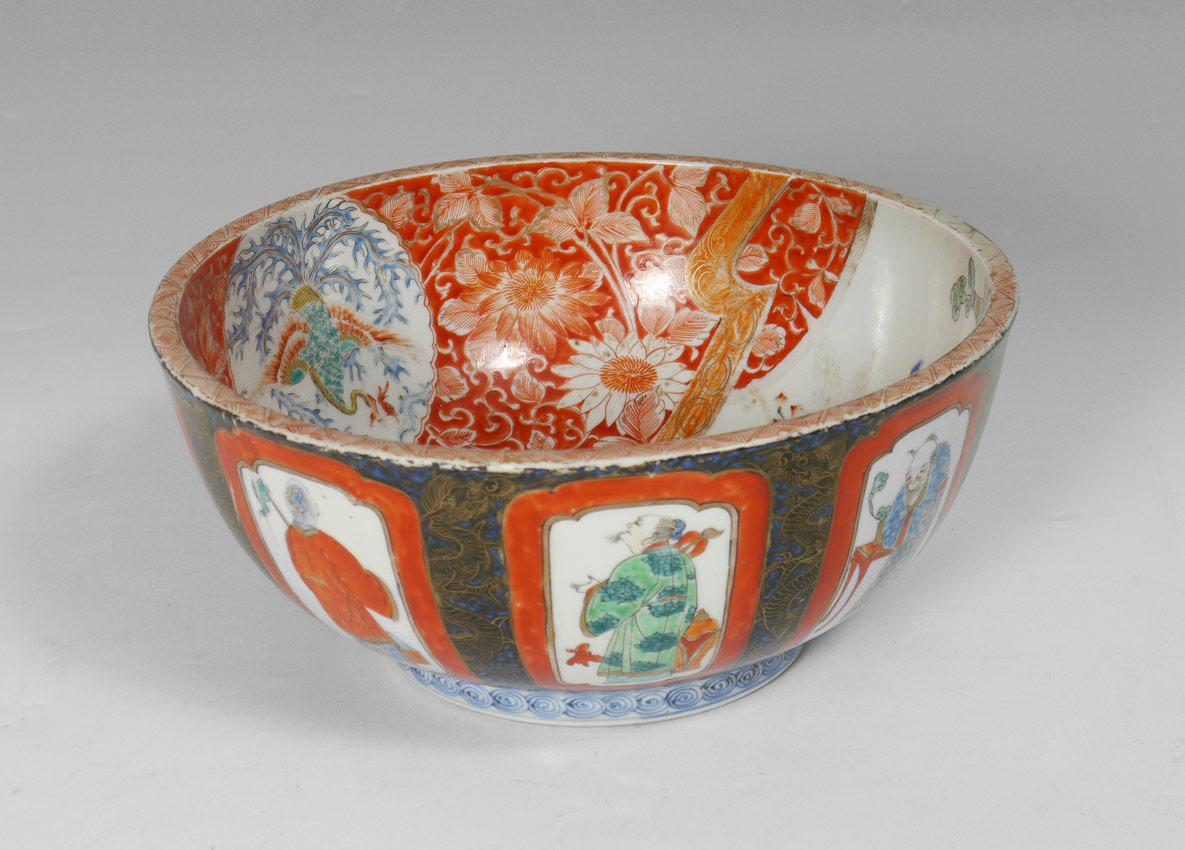 Appraisal: TH CENTURY SIGNED ARITA IMARI BOWL Early th century with