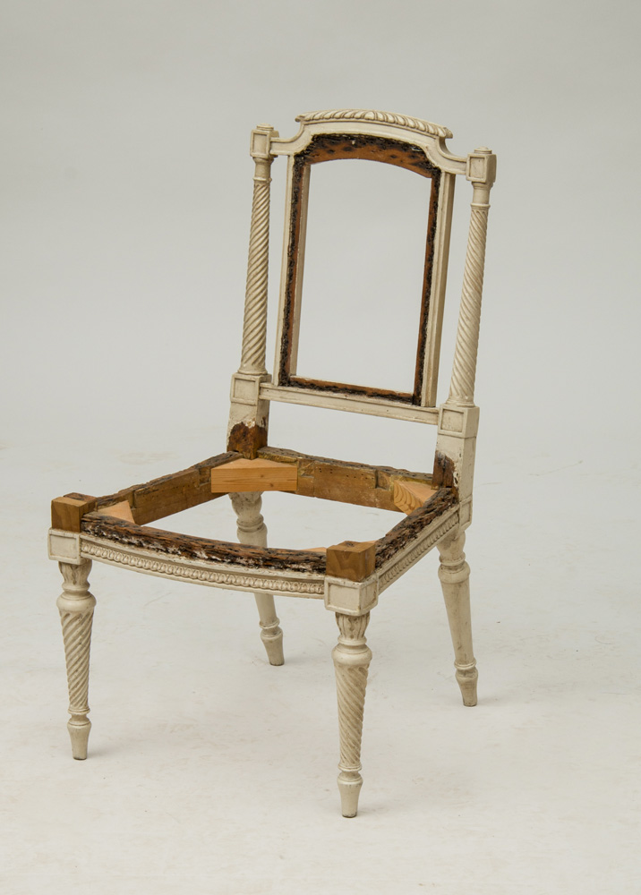 Appraisal: LATE LOUIS XVI STYLE WHITE-PAINTED CHAISE LA REINE FRAME The