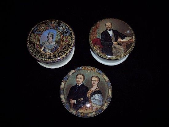 Appraisal: A Prattware pot lid The Late Prince Consort another England's