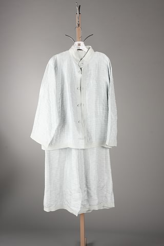 Appraisal: Eskandar gray linen silk outfit Size Good condition