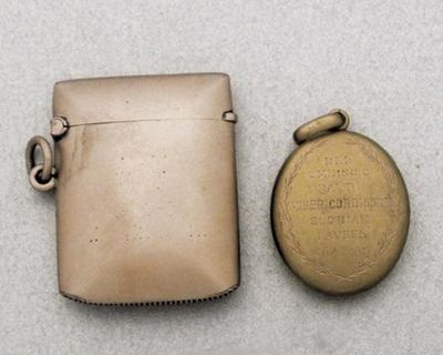 Appraisal: An Edwardian ct gold plain vesta case Chester and an