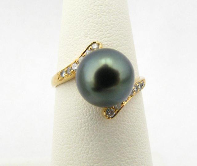 Appraisal: Lady's k YG Black Tahitian Pearl Bypass Ring