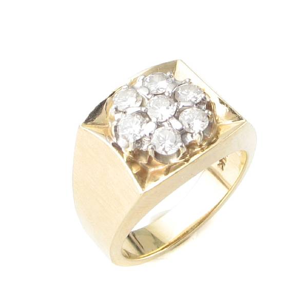 Appraisal: A gent's diamond and k gold ring estimated total diamond