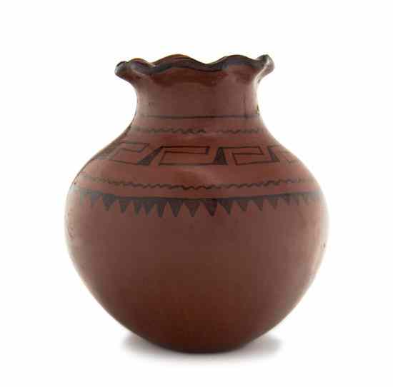 Appraisal: A Maricopa Redware Olla having a piecrust top above geometric