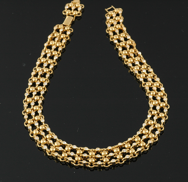 Appraisal: A crystal set costume necklace The gilt link style necklace