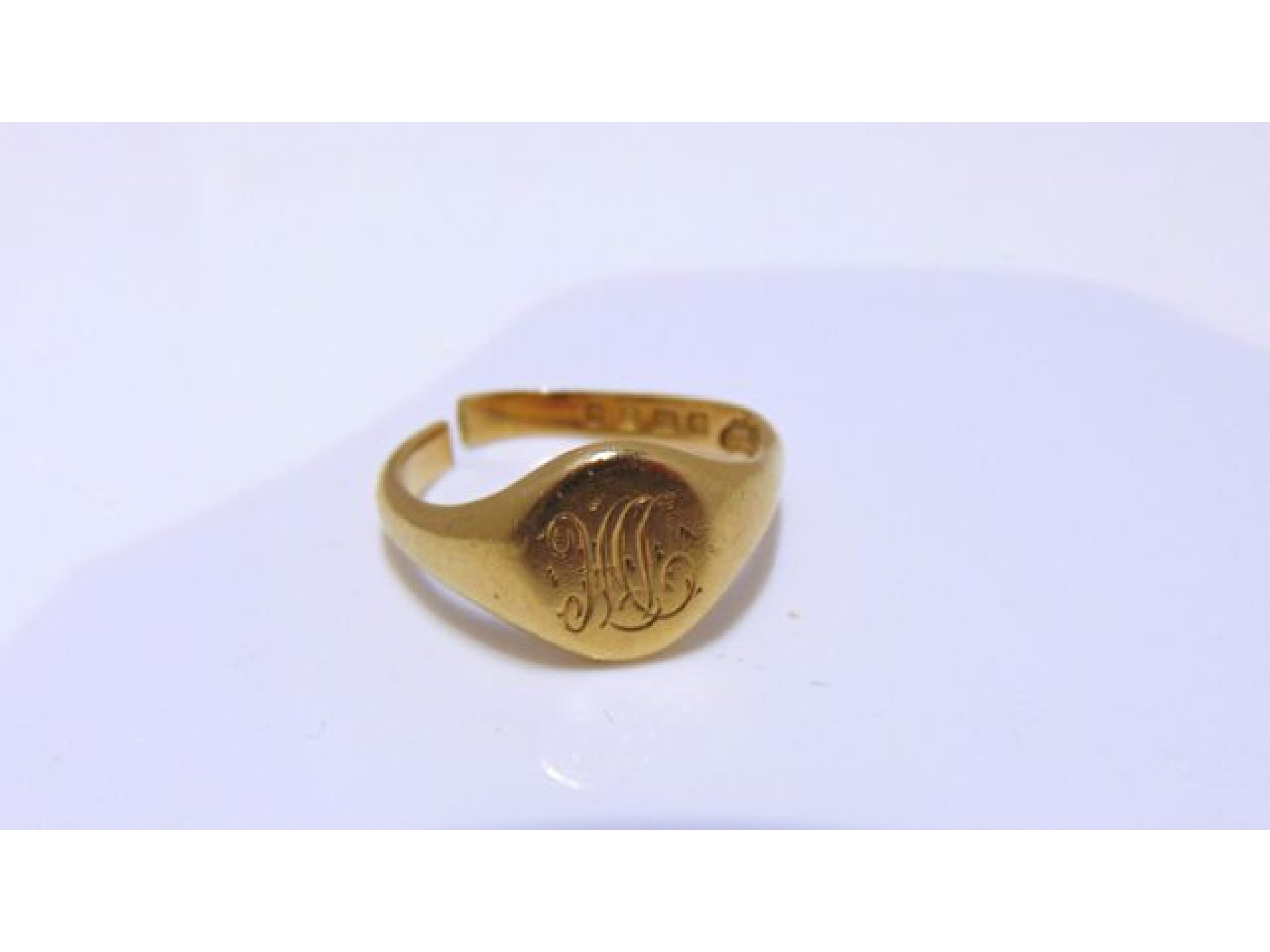 Appraisal: An ct gold signet ring with monogram g band cut