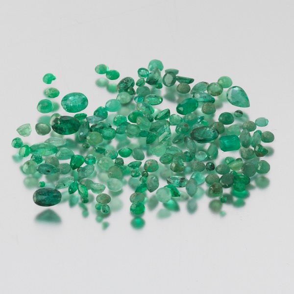 Appraisal: MULTIPLE UNMOUNTED CT TOTAL MULTI-SHAPE CUT EMERALDS Multiple unmounted ct