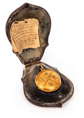 Appraisal: A Victorian gold locket inscribed Kildonan the reverse with glazed