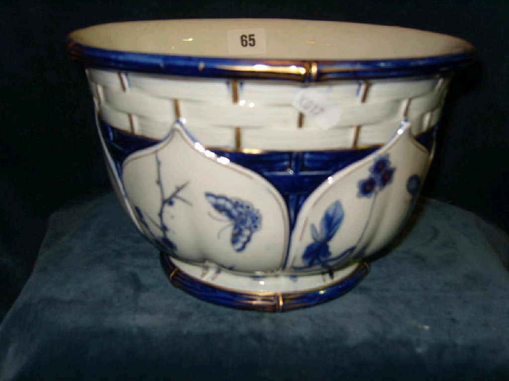 Appraisal: A Victorian Royal Worcester jardiniere with simulated basket weave decoration