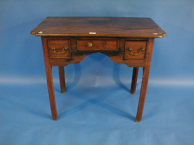 Appraisal: A Georgian oak lowboy with moulded top and three frieze