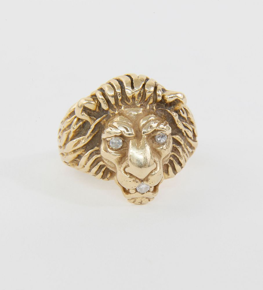 Appraisal: k Yellow Gold and Diamond Lion's Head Ring k Yellow