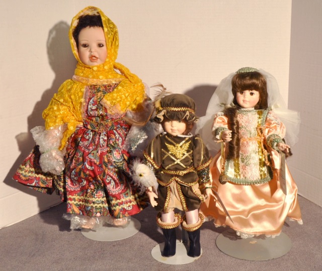 Appraisal: Three Collectible Dolls in Porcelain VinylIncluding porcelain Rashmi by Yolanda