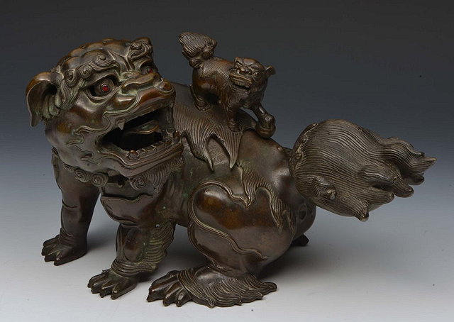 Appraisal: A CHINESE BRONZE MODEL OF A DOG OF FO with