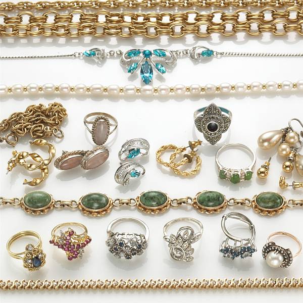 Appraisal: A collection of diamond gem-set k k gold silver and