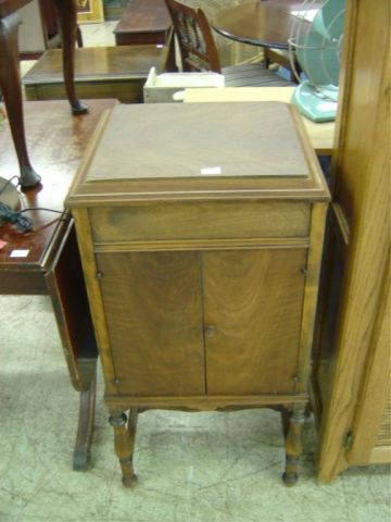 Appraisal: VICTROLA CABINET