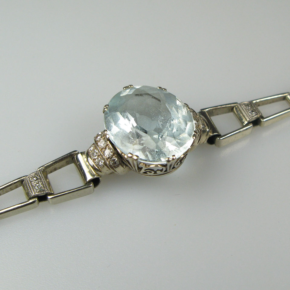 Appraisal: k White Gold Bracelet set with an oval cut aquamarine