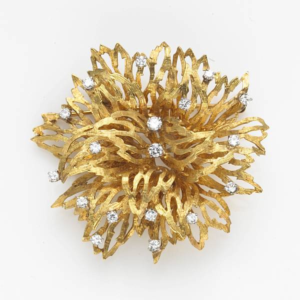 Appraisal: A diamond and eighteen karat gold brooch