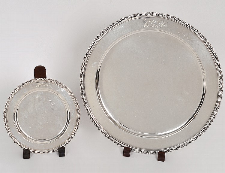 Appraisal: TWENTY-EIGHT MEXICAN STERLING SERVICE BREAD PLATES th Century Each marked