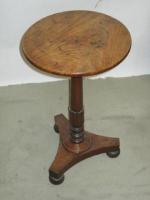 Appraisal: AN EARLY VICTORIAN MAHOGANY WINE TABLE the circular top on