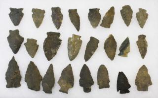 Appraisal: Fonda NY Archaic transitional lithic artifacts including arrowheads points- pcs