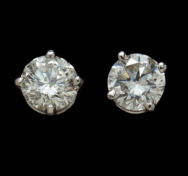 Appraisal: A pair of diamond stud earrings each set with one