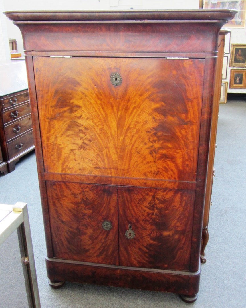 Appraisal: A th century mahogany secretaire a abbatant with flush fit