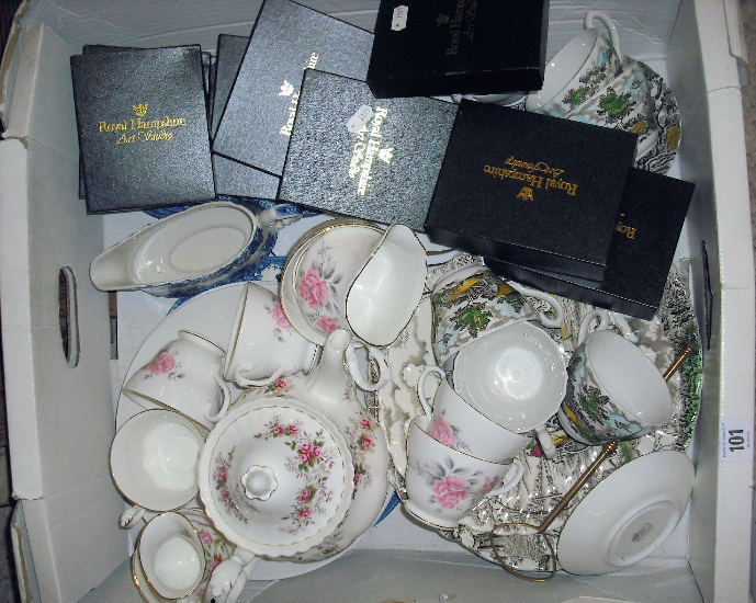 Appraisal: A collection of Pottery to include Doulton Pillar Rose Plates