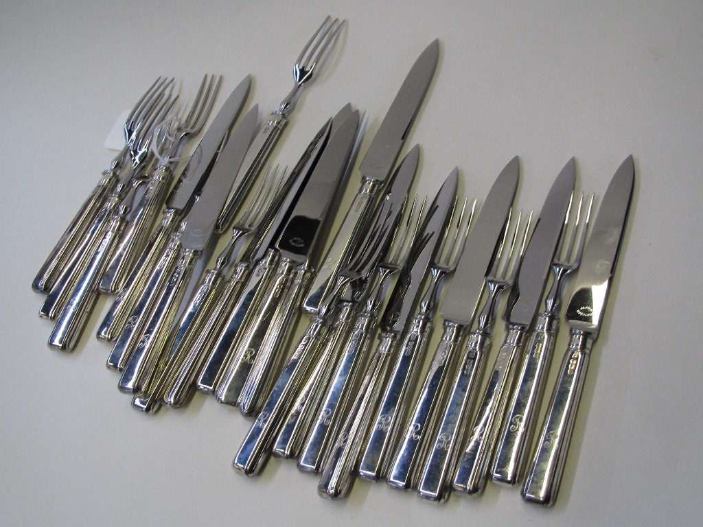 Appraisal: Twenty four piece silver handled fruit cutlery set loose Sheffield