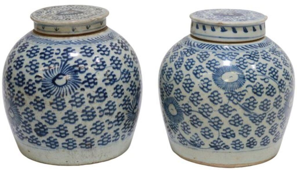 Appraisal: lot of Chinese blue and white porcelain lidded jars of