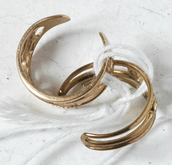 Appraisal: TWO TOE RINGS IN CT GOLD ONE STONE SET PARTS