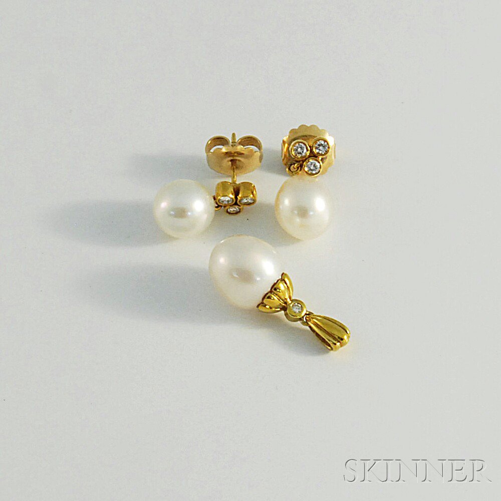 Appraisal: kt Gold and Cultured Pearl Suite a pendant and pair