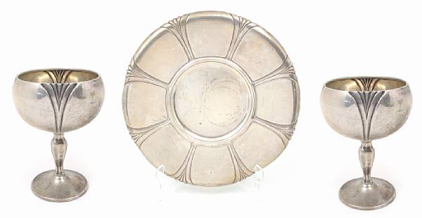 Appraisal: A group of sterling table articles Comprising circular sandwich plate