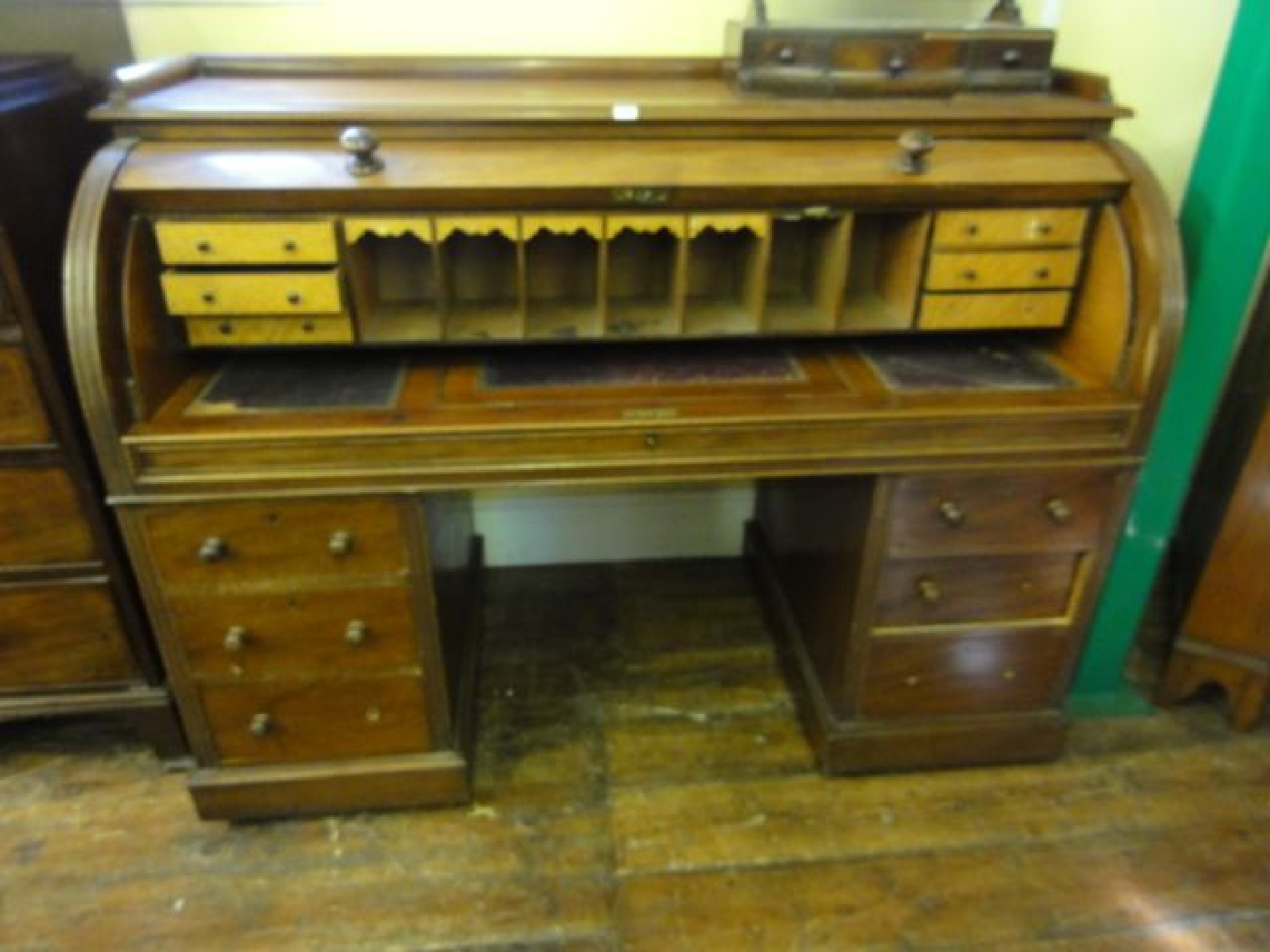 Appraisal: A Victorian mahogany cylinder roll top kneehole twin pedestal desk