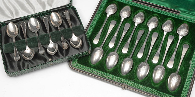 Appraisal: A SET OF TWELVE GEORGE V SILVER TEASPOONS each with