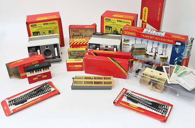 Appraisal: A HORNBY ' ' GAUGE TERMINUS BUILDING boxed No R