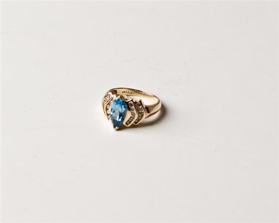 Appraisal: k Ring Marquise Shaped Blue Topaz Flanked by Two Chevron