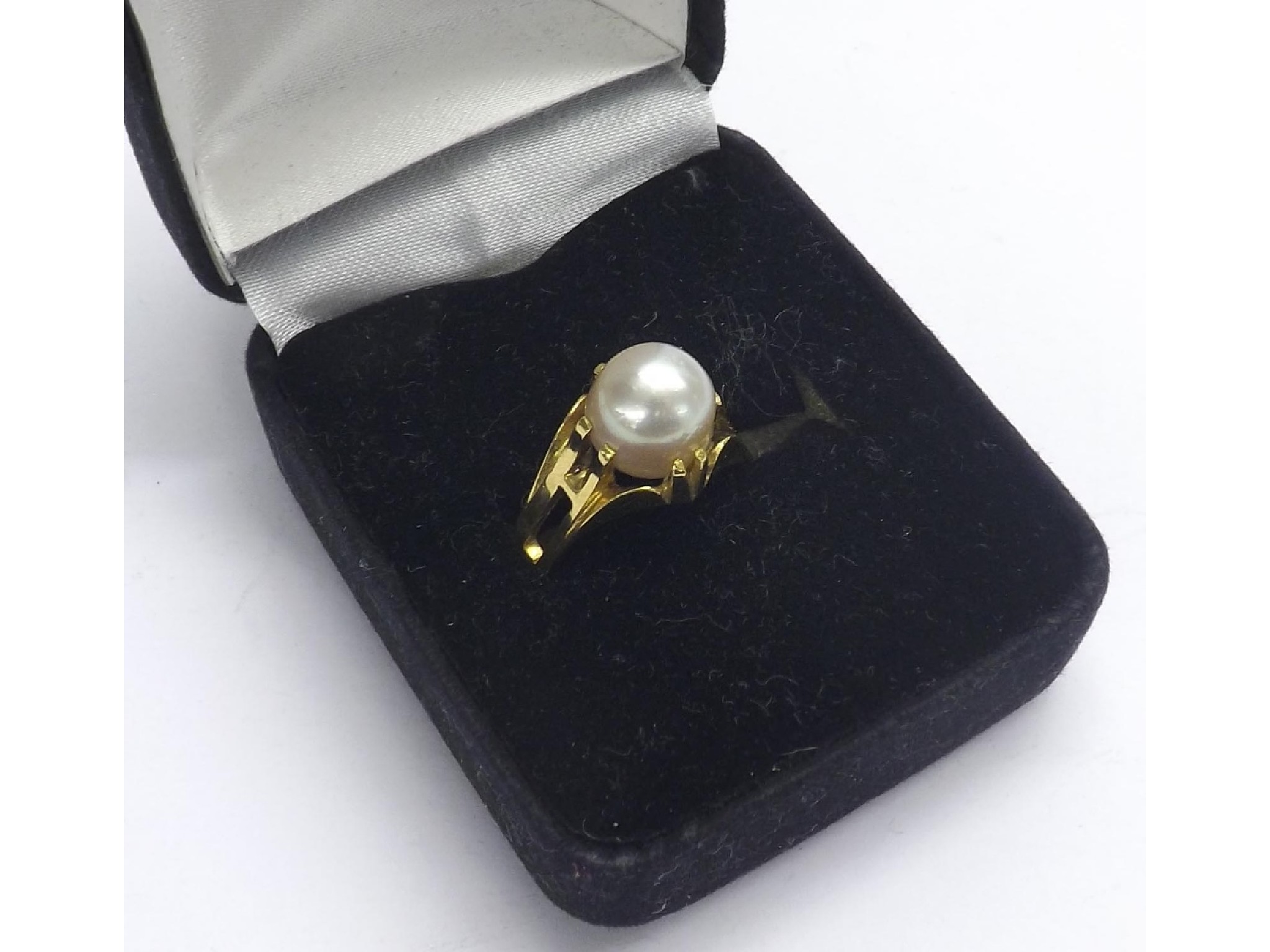 Appraisal: ct cultured pearl ring gm ring size N boxed