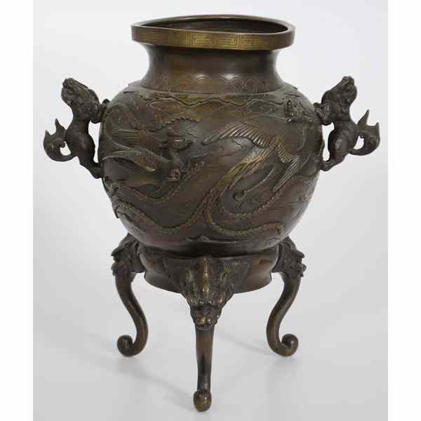 Appraisal: Chinese Bronze Vase on Stand Chinese A bronze vase on