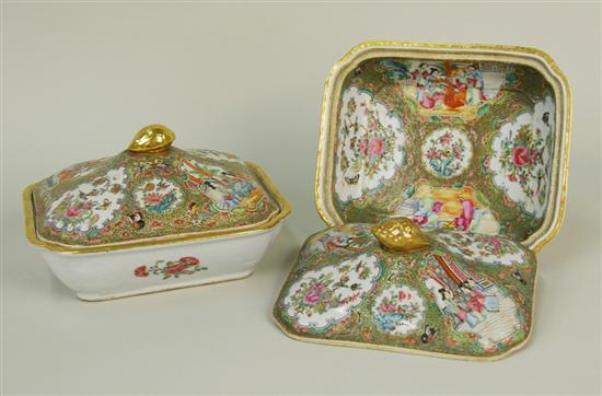 Appraisal: PAIR OF FINE CHINESE EXPORT FAMILLE ROSE COVERED TUREENS the