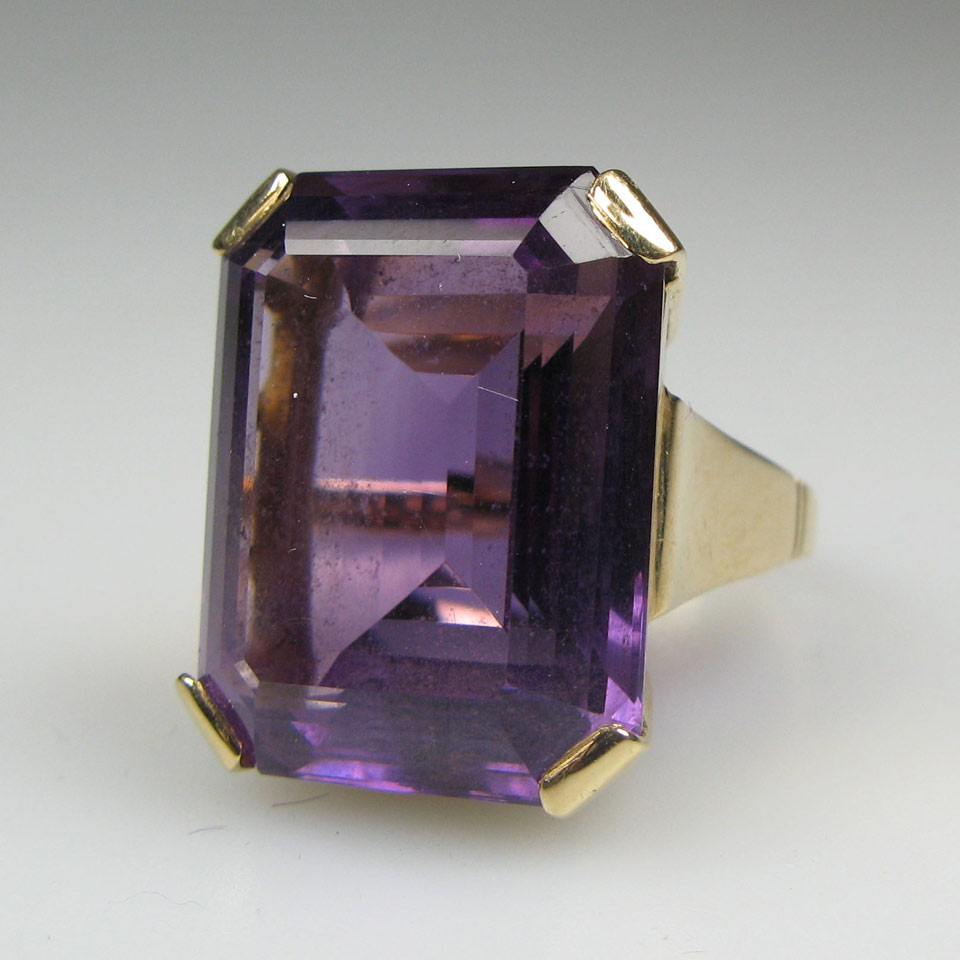 Appraisal: k Yellow Gold Ring set with an emerald cut amethyst