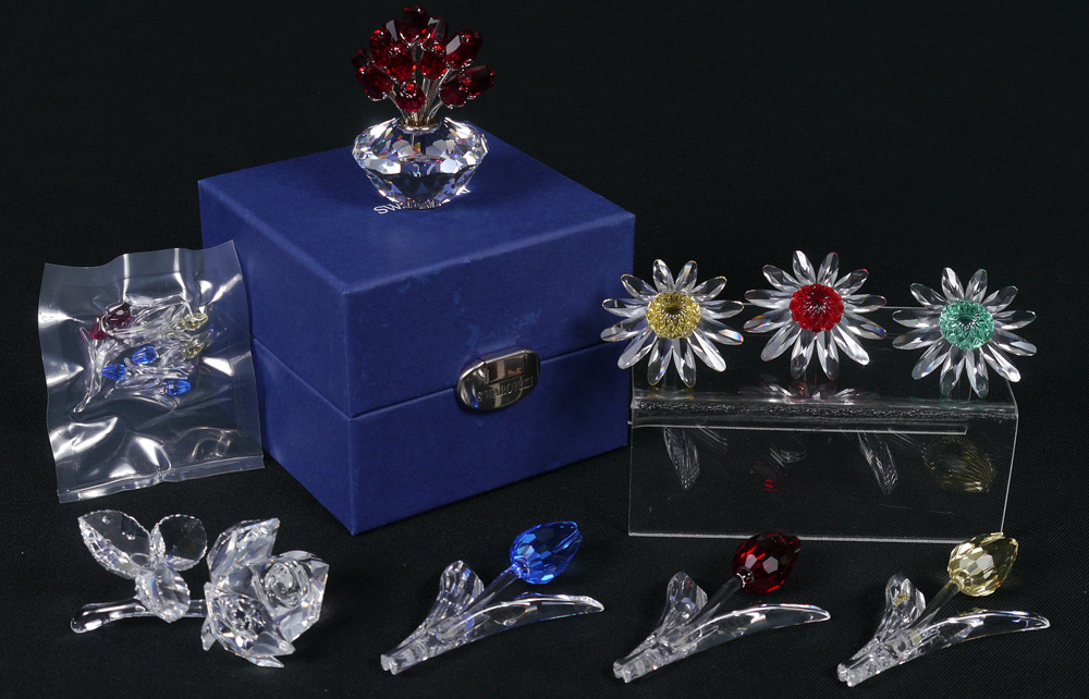 Appraisal: SWAROVSKI CRYSTAL FLOWERS PIECE THE ROSE Michael Stamey designer issued