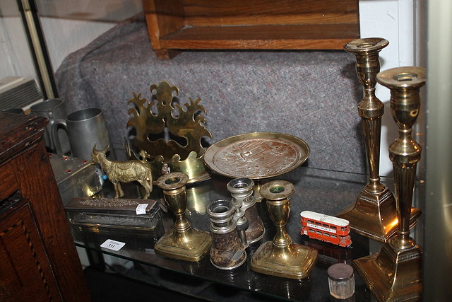 Appraisal: A COLLECTION OF METALWARE to include pewter tankards a pewter