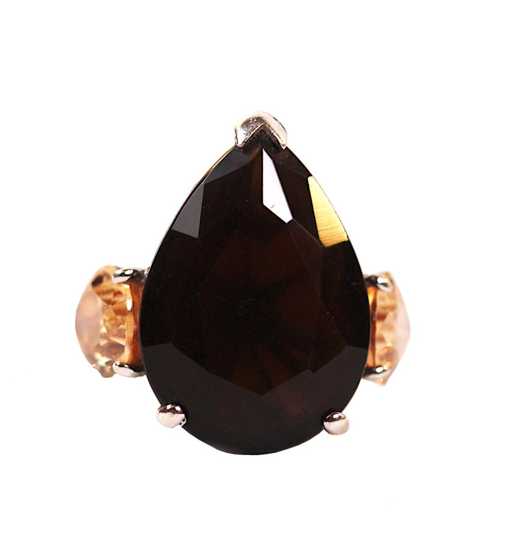 Appraisal: LADIES BROWN YELLOW TOPAZ MOUNTED SILVER COCKTAIL RINGThe center pear