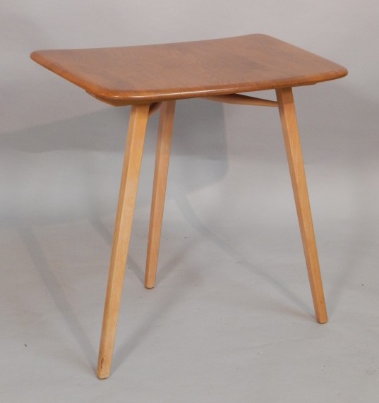 Appraisal: An Ercol light elm side table or table extension with