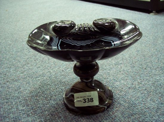 Appraisal: An agate scallop shell on a turned pedestal base cm