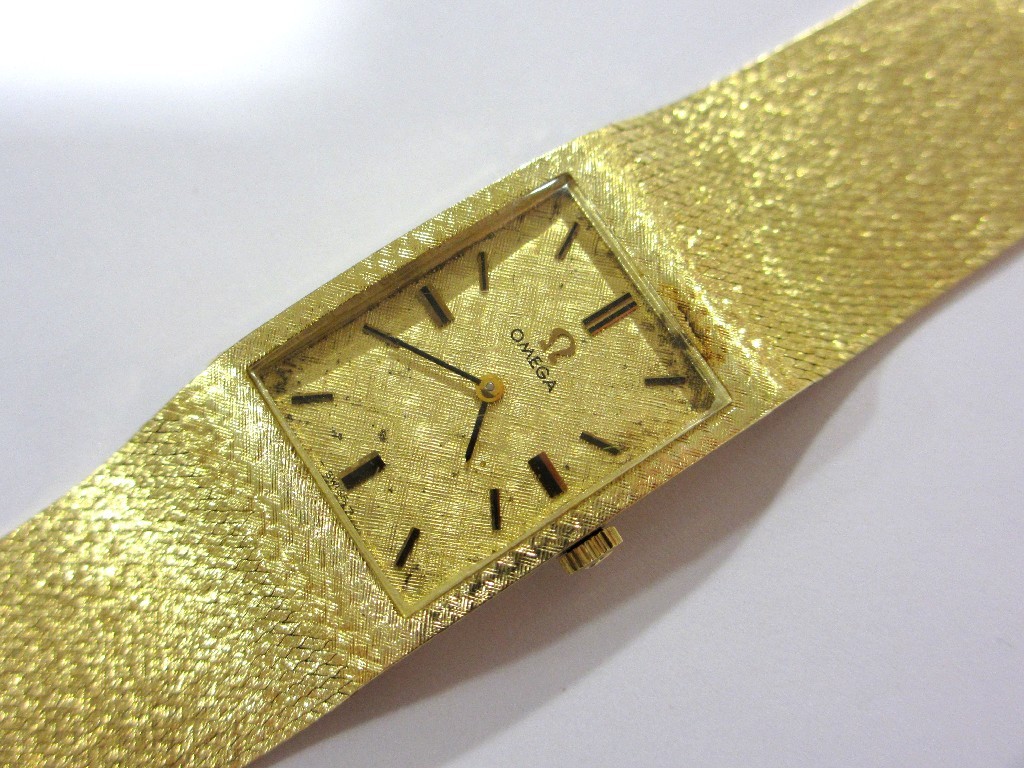 Appraisal: A gents ct gold Omega wrist watch with rectangular gilt