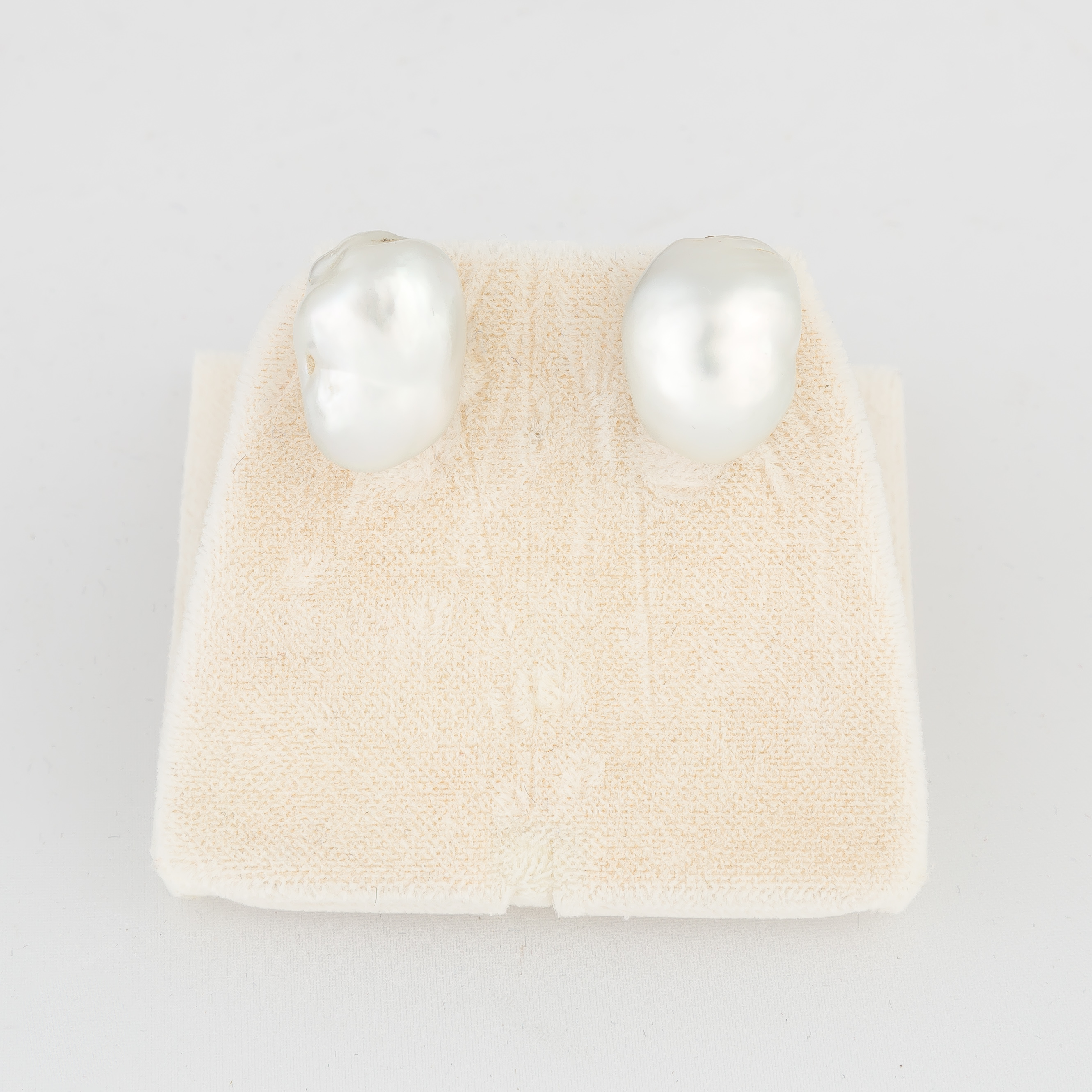 Appraisal: Fine White South Sea Pearl Earrings k white gold Slight