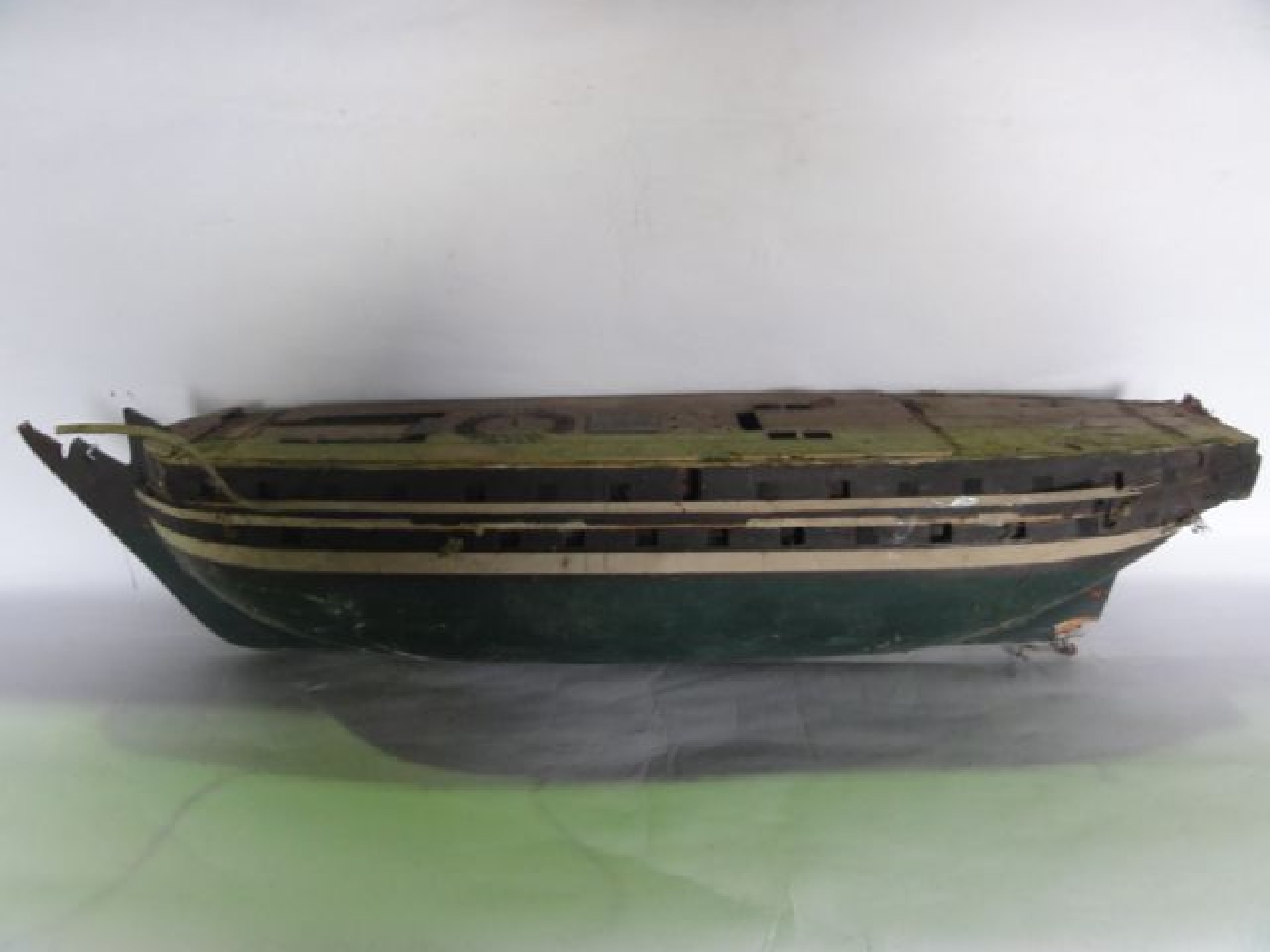 Appraisal: A good quality heavy vintage model of a ships hull