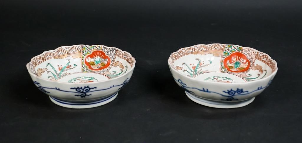 Appraisal: Pair of Imari Japanese porcelain bowls Each H x -diameter