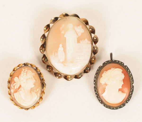 Appraisal: Lot of Victorian shell cameo pins and or pendants including